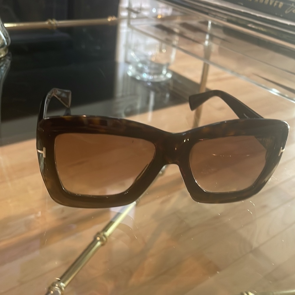 Tom Ford Brown Tortoise Rectangle Sunglasses with… - image 4